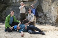 Bei einer Besprechung des zukünftigen Kletterparks im Nationalpark kommt es zu einem Unglück. Der Architekt Wegener (Erik Brünner) stürzt ab, weil jemand die Kletterhaken manipuliert hat. Weiterhin im Bild (v.l.): Kai Evers (Sebastian Kaufmane), Christoph Fischer (Jörg Witte), Jonas Waldek (Philipp Danne) Karl Nollau (Matthias Brenner) Bei einer Besprechung des zukünftigen Kletterparks im Nationalpark kommt es zu einem Unglück. Der Architekt Wegener (Erik Brünner) stürzt ab, weil jemand die Kletterhaken manipuliert hat. Weiterhin im Bild (v.l.): Kai Evers (Sebastian Kaufmane), Christoph Fischer (Jörg Witte), Jonas Waldek (Philipp Danne) Karl Nollau (Matthias Brenner)