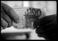 Der 100-Euro-Schein eines deutschen Touristenpärchens kurbelt den Wirtschaftskreislauf auf einer kleinen griechischen Insel an. Der 100-Euro-Schein eines deutschen Touristenpärchens kurbelt den Wirtschaftskreislauf auf einer kleinen griechischen Insel an.