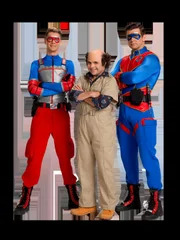 Jace Norman (Henry Hart / Kid Danger), Michael D. Cohen (Schwoz) y Cooper Barnes (Captain Man / Ray Manchester)