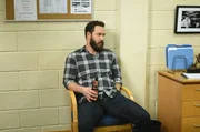 Mike Lawson (Mark-Paul Gosselaar)