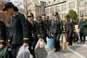 NZZ Format: Südkorea: im Wahn des Wettbewerbs Die koreanische Gesellschaft legt grössten Wert auf Leistung, Ausbildung und Zugehörigkeit zu einer Gruppe. Copyright: SRF/NZZ Format