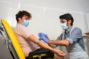 Die Pandemie fordert Gesundheitssystem, Wirtschaft und Gesellschaften viele Opfer ab.