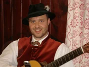 Der Volksmusiker Otto Dufter jun. von der "Achentaler Tanzlmusi".