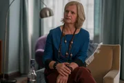 Heidi (Johanna Gastdorf) erzählt Christoph, das Antje den Hausbesitzer Rotte ausgelacht hat.