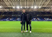 Erst mal zur Arena nach Gelsenkirchen: Pierre M. Krause und Gerald Asamoah auf Schalke 04.