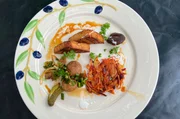 Das fertige Gericht von Spitzenkoch Klaus Breinig: Gegrillter Tofu mit Rösti und Gemüse.