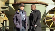 Pierre M. Krause und der ehemalige FC Schalke 04-Spieler Gerald Asamoah im  Landschaftspark Duisburg Nord.