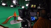 In dem "logo! extra: Ein Tag mit Jennie" gibt die logo!-Moderatorin Jennifer Sieglar ganz besondere und auch persönliche Einblicke in die logo!-Redaktion.