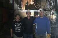 Tobi Kämmerer (Mitte) mit Mathias Zeidler (links) und Nils Springer von der „Interessengemeinschaft Unterwelt“ in einer verlassenen Darmstädter Diskothek. Tobi Kämmerer (Mitte) mit Mathias Zeidler (links) und Nils Springer von der „Interessengemeinschaft Unterwelt“ in einer verlassenen Darmstädter Diskothek.