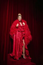 Titel: Pretty in Plüsch; Person: Michelle Hunziker