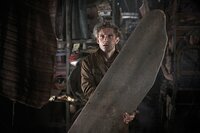 Furchtlos und kämpferisch folgt der junge Edgar (Jamie Bell) dem Anführer der Revolution. Doch wird er es mit ihm durch alle Abteile zum Zugcockpit schaffen? Furchtlos und kämpferisch folgt der junge Edgar (Jamie Bell) dem Anführer der Revolution. Doch wird er es mit ihm durch alle Abteile zum Zugcockpit schaffen?