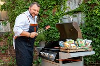 Die Tricks der Lebensmittelindustrie sind so vielfältig wie das Sortiment im Supermarkt - und Brancheninsider Sebastian Lege kennt sie alle. Was steckt im Veggieburger, was haben Erdnussflips mit Plastikspielzeug gemeinsam, und was bedeutet High-Protein? Die Tricks der Lebensmittelindustrie sind so vielfältig wie das Sortiment im Supermarkt - und Brancheninsider Sebastian Lege kennt sie alle. Was steckt im Veggieburger, was haben Erdnussflips mit Plastikspielzeug gemeinsam, und was bedeutet High-Protein?