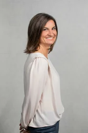 NDR Fernsehen JUBILÄUM 30 JAHRE DAS!, am Samstag (09.01.21) um 21:45 Uhr. Inka Schneider, Moderatorin. Inka Schenider moderiert im NDR Fernsehen die Sendung DAS! © NDR/Hendrik Lüders, honorarfrei - Verwendung gemäß der AGB im engen inhaltlichen, redaktionellen Zusammenhang mit genannter NDR-Sendung bei Nennung "Bild: NDR/Hendrik Lüders" (S2). NDR Presse und Information/Fotoredaktion, Tel: 040/4156-2306 oder -2305, pressefoto@ndr.de