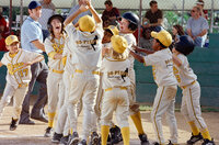 Damit hätte wohl niemand gerechnet! Eingestiegen als absolute Verlierer, werden die "Bears" bald zu den Favoriten der diesjährigen Junioren-Baseball-Meisterschaft! Damit hätte wohl niemand gerechnet! Eingestiegen als absolute Verlierer, werden die "Bears" bald zu den Favoriten der diesjährigen Junioren-Baseball-Meisterschaft!