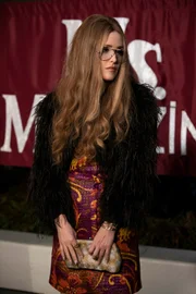 Gloria Steinem( Rose Byrne)