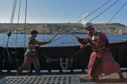 Janitschar Hasan (Rudy Emmanuel Catania) kämpft auf dem Schiff gegen Ritter Raymonde (Davide Tucci).