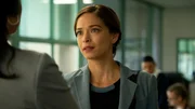 Joanna Hanley Chang (Kristin Kreuk)