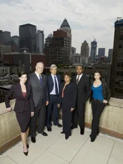 (v.li.:) Alana De La Garza als Assistant District Attorney Connie Rubirosa, Sam Waterston als Assistant District Attorney Jack McCoy, Fred Dalton Thompson als District Attorney Arthur Branch, S. Epatha Merkerson als Lieutenant Anita Van Buren, Jesse L. Martin als Detective Ed Green, Milena Govich als Detective Nina Cassady