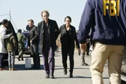 Mitte: Donald Ressler (Diego Klattenhoff, l.), Sutton Ross (Julian Sands), Elizabeth Keen (Megan Boone)
