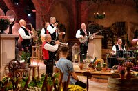 Heute u.a. mit den Kastelruther Spatzen. Heute u.a. mit den Kastelruther Spatzen.