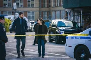 Special Agent Omar Adom 'OA' Zidan (Zeeko Zaki, l.); Special Agent Maggie Bell (Missy Pilgrim, r.)