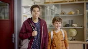 L-R: Max Hunter (Stony Blyden), Sal Hunter (Daan Creyghton)