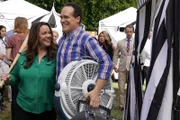 Katie Otto (Katy Mixon, l.); Greg Otto (Diedrich Bader, r.)