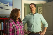 Katie Otto (Katy Mixon, l.); Greg Otto (Diedrich Bader, r.)