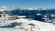 Im Winter sind die Alpen dichter bevölkert als im Sommer – vor 150 Jahren erst begann der Touristenstrom bergaufwärts.