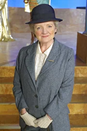Miss Marple (Julia McKenzie)