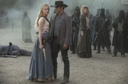 L-R: Dolores Abernathy (Evan Rachel Wood) and Teddy Flood (James Marsden)