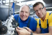 Die Autodoktoren: Hans-Jürgen Faul (l.) und Holger Parsch