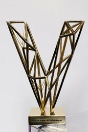 Trophée créé par Sophie Bourcier et Bruno Villedieux, réalisé à la Fonderie de Portonville
