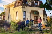 Ding Dong - Zeig mir dein Zuhause
Staffel 2
Folge 2
Viola bei den Anthroposophen in Dornach
2021
SRF