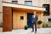 Grand Design - Grosse Träume, grosse Häuser
Staffel 15
Kevin McCloud besucht innovative Bauten und ihe Bauherren.
SRF/Channel 4