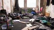 Heruntergekommene Häuser dienen als Schutz vor der Kälte.