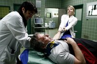 Dumm gelaufen: Ausgerechnet in der Klinik, in der er mit Tyrannei Kollegen und Patienten das Leben schwer macht, landet Prof. Dr. Kortner (Bernhard Schir, M.) am Rosenmontag. Für die Ärzte (Annette Frier, r. und Maximilian Grill, l.) ist die Zeit der Rache gekommen ... Dumm gelaufen: Ausgerechnet in der Klinik, in der er mit Tyrannei Kollegen und Patienten das Leben schwer macht, landet Prof. Dr. Kortner (Bernhard Schir, M.) am Rosenmontag. Für die Ärzte (Annette Frier, r. und Maximilian Grill, l.) ist die Zeit der Rache gekommen ...