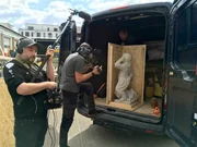 Zeit für die Heimreise. Die „Jahreszeiten-Kinder“ werden für den Transport nach Schwerin verpackt. (Foto für alle Folgen)
