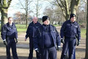 Die Ruhrpottwache: Ob spektakuläre Verfolgungsjagden, Explosionen, Helikoptereinsätze oder die schwierige Suche nach einem Beweisstück - die Ermittler der Hauptwache Duisburg Nord brauchen ihr ganzes Knowhow, um die Täter zu fassen ...