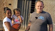 Bei einem längeren Aufenthalt in Peru lernte Daniel die Liebe seines Lebens kennen. Die Geburt ihrer gemeinsamen Tochter machte das Glück komplett. Fast. Denn das Leben in dem fernen Land wurde schnell zum finanziellen Alptraum..