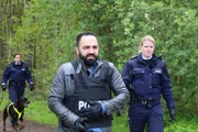 Die Ruhrpottwache: Ob spektakuläre Verfolgungsjagden, Explosionen, Helikoptereinsätze oder die schwierige Suche nach einem Beweisstück - die Ermittler der Hauptwache Duisburg Nord brauchen ihr ganzes Knowhow, um die Täter zu fassen ...