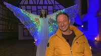Tobi mit einem Erbacher Lichterengel. Tobi mit einem Erbacher Lichterengel.