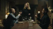 Annie Machon, ehemalige Mitarbeiterin des britischen Nachrichtendienstes MI5, ordnet mit dem Maulwurf und Mr. James die Ereignisse ein.