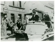 Der Marshallplan, der Wiederaufbau und die Lebensmittelspenden aus den USA bauen schnell das Vertrauen zwischen Deutschen und Amerikanern auf.
