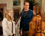 (v.l.n.r.) Taylor Otto (Meg Donnelly); Greg Otto (Diedrich Bader); Katie Otto (Katy Mixon)