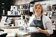 Inside Hotel Chocolat (1)
Store Managerin Sam kann von Schokolade nicht genug bekommen.
SRF/BBC