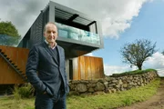 Grand Design - Grosse Träume, grosse Häuser
Staffel 12
Kevin McCloud stellt die aufregensten Bauprojekte Grossbritanniens vor.
SRF/Channel 4