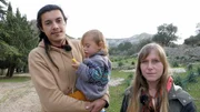 Daniel und Nadine sind Hausbesetzer und leben mit mit ihrem kleinen Sohn Damian auf der ehemaligen Boris Becker-Finca auf Mallorca. Miete zahlen sie dafür nicht, sie haben das Grundstück besetzt.