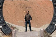 Rushs (Robert Carlyle) Freundin wird vom Luzianer Simeon (Robert Knepper) umgebracht. Foto: © Carole Segal/Syfy © Tele München Fernseh GmbH. © 2009 MGM GLOBAL HOLDINGS INC. ALL RIGHTS RESERVED.