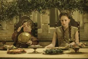 Tyrion Lennister (Peter Dinklage), Sansa Stark (Sophie Turner)